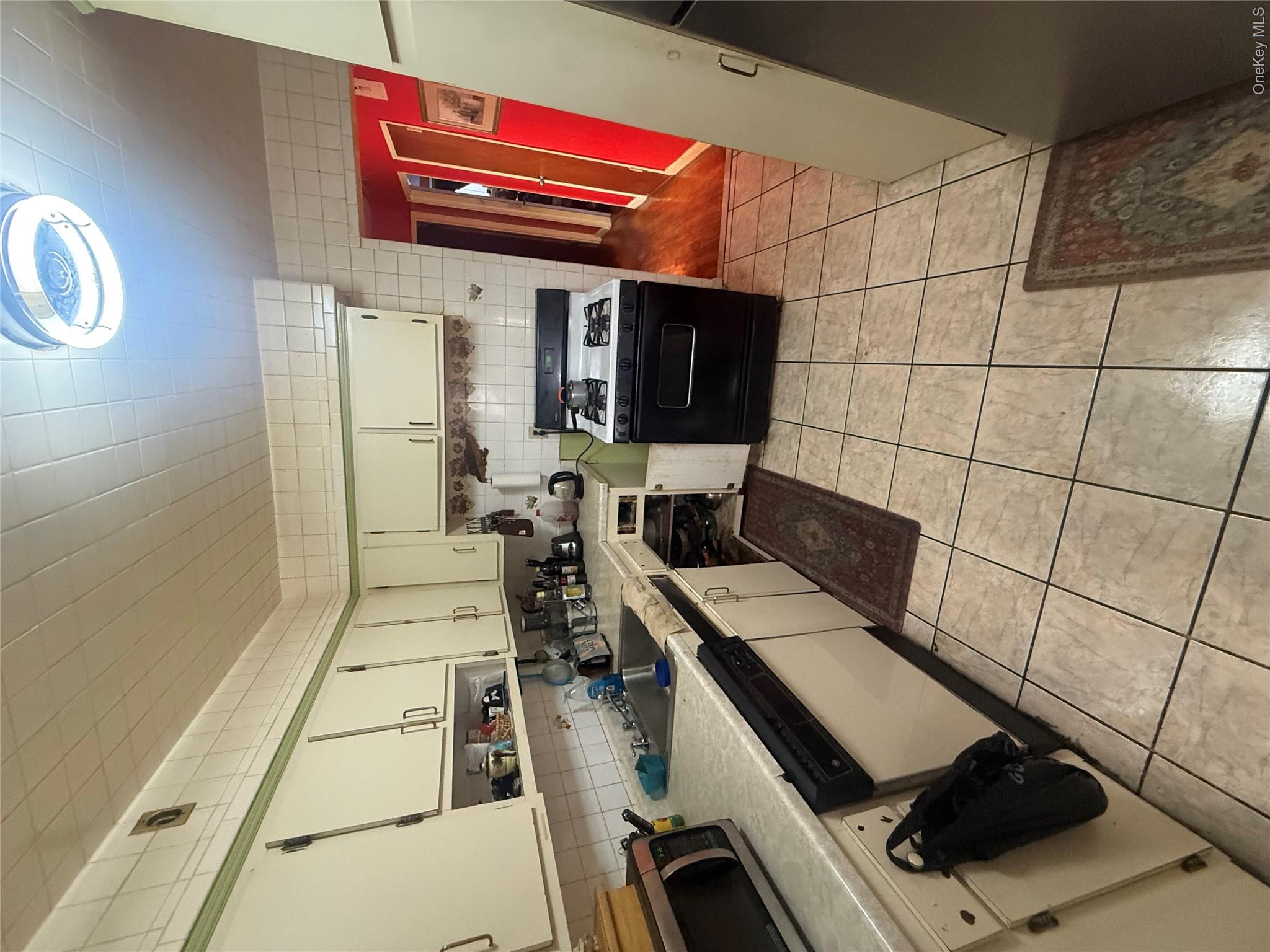 925 E 227th Street Property Photo 4