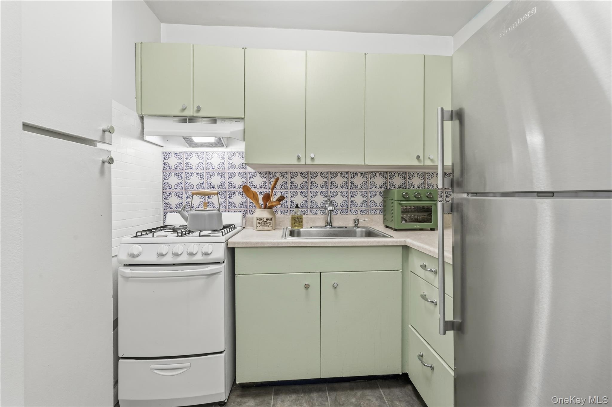 195 Willoughby Avenue 307 Property Photo 5
