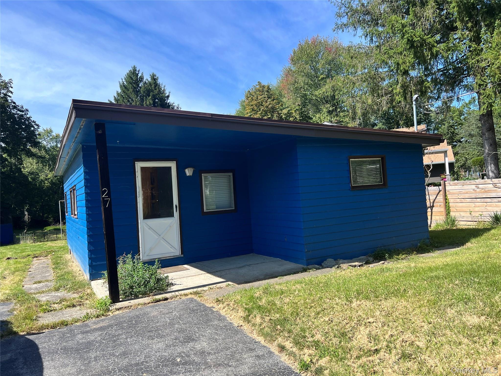 27 E Dorsey Lane Property Photo 1