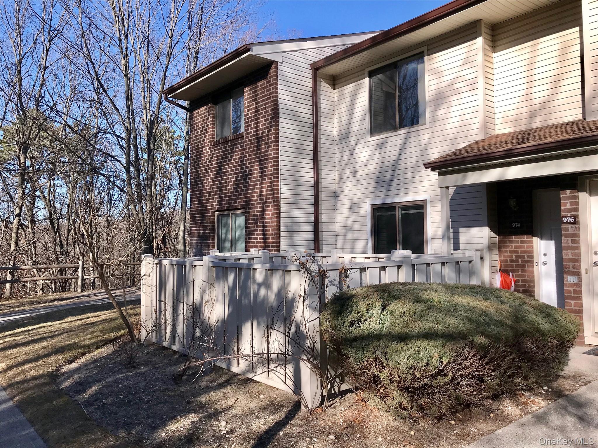 974 Skyline Drive Property Photo 1