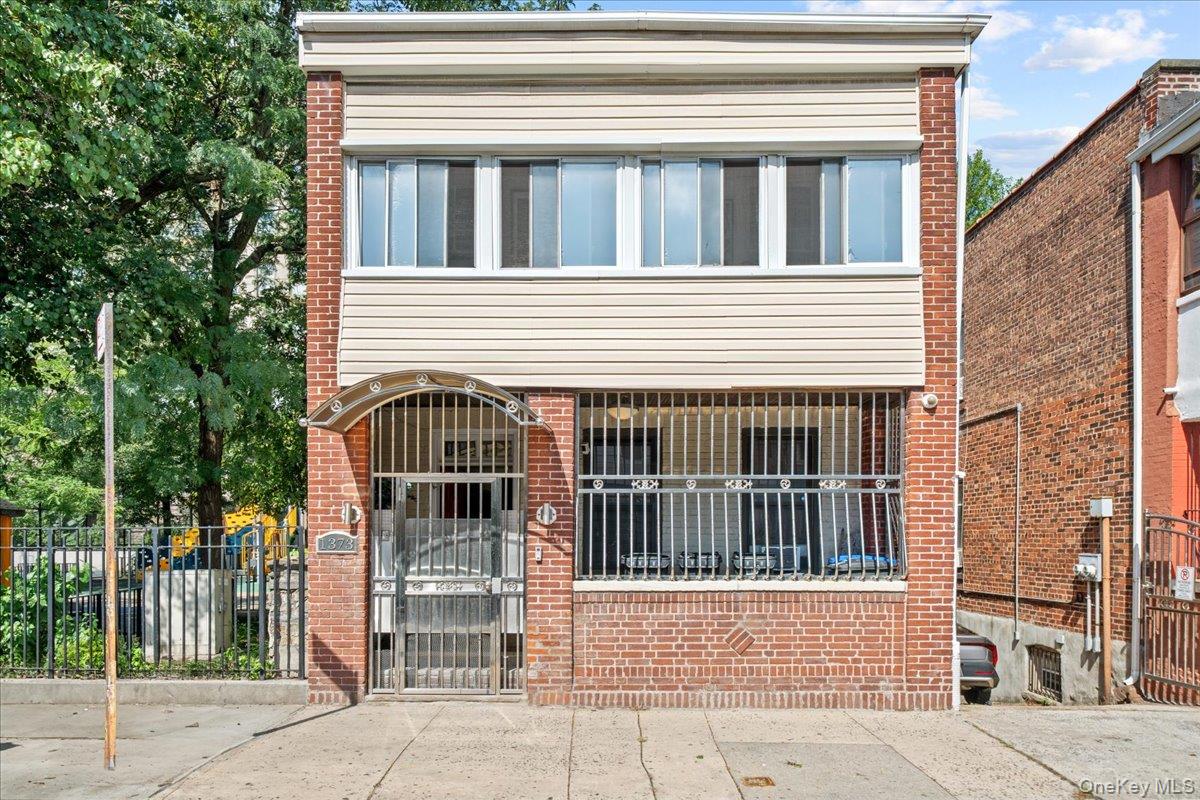 1373 Plimpton Avenue Property Photo 1