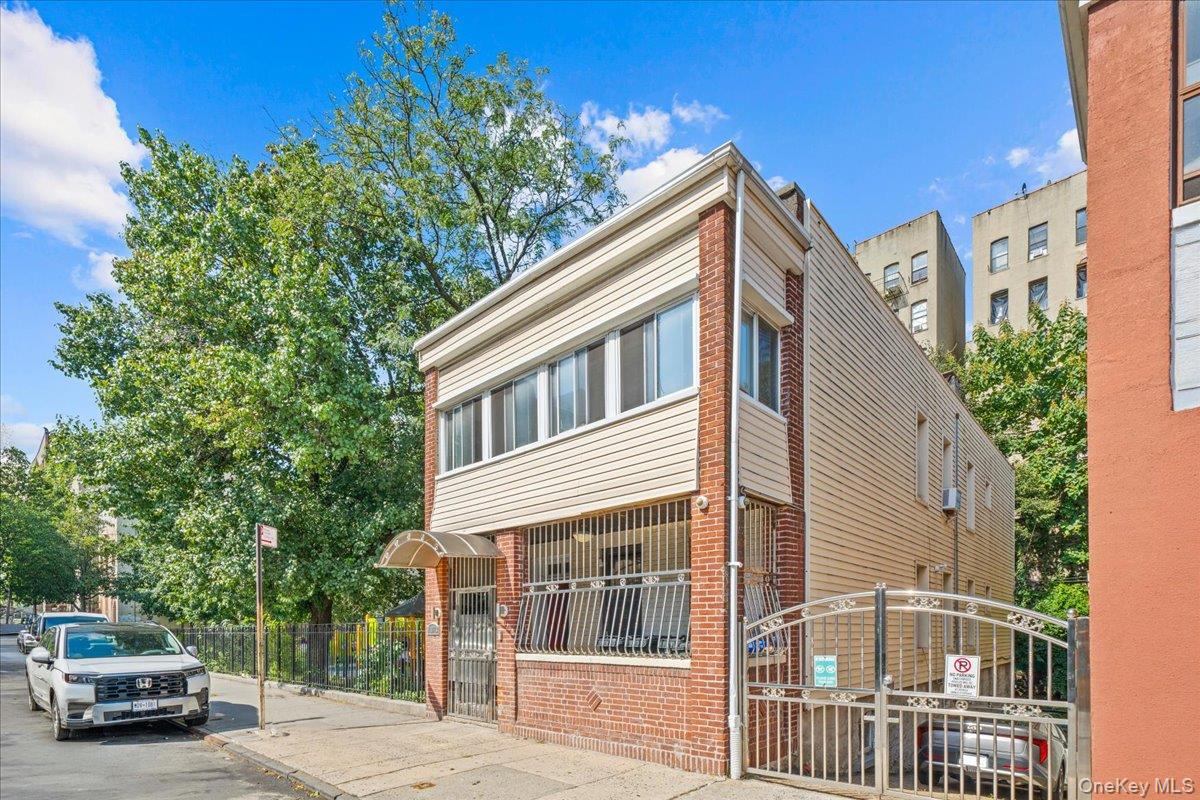 1373 Plimpton Avenue Property Photo 2