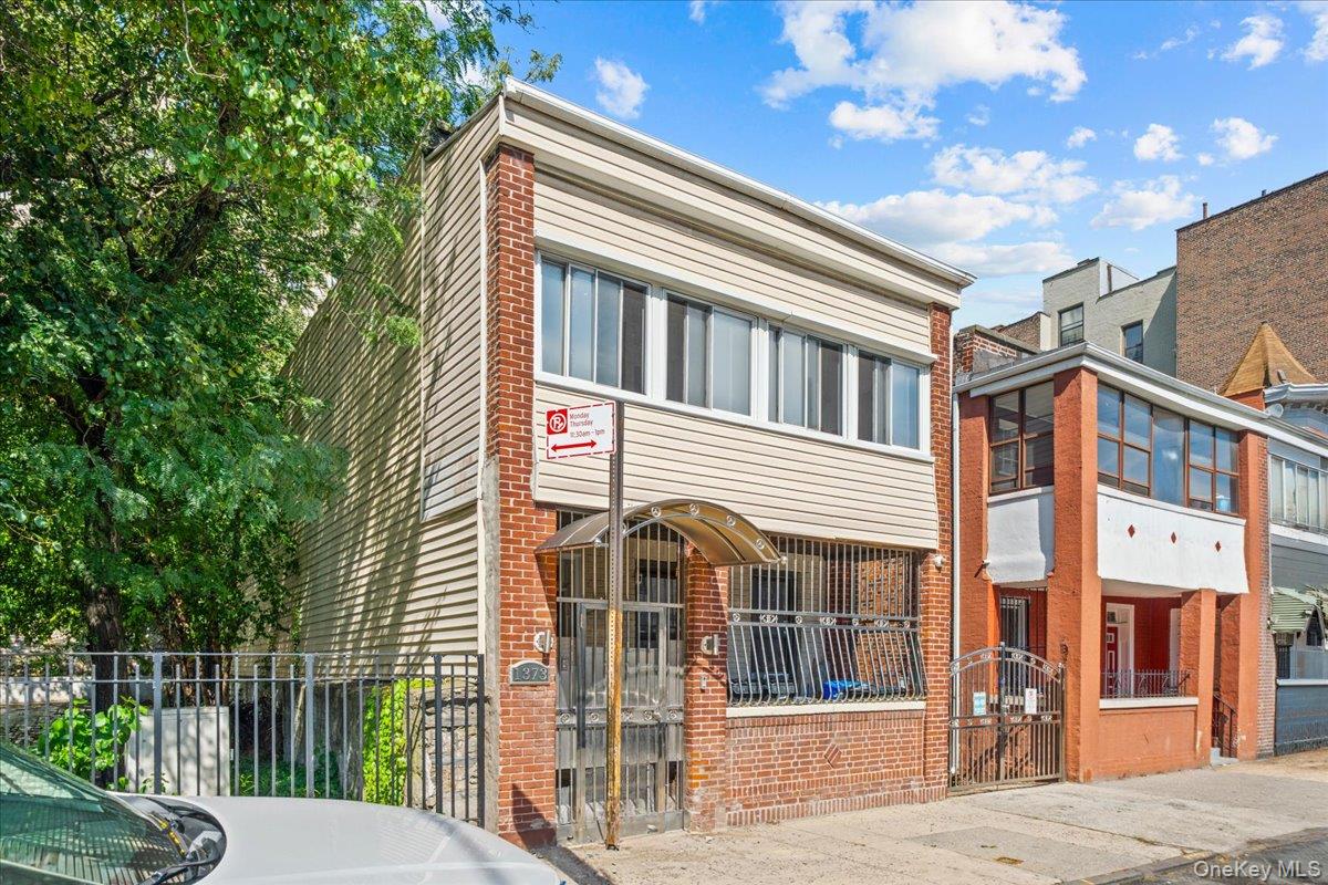 1373 Plimpton Avenue Property Photo 3