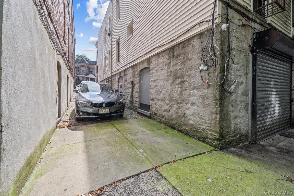1373 Plimpton Avenue Property Photo 16