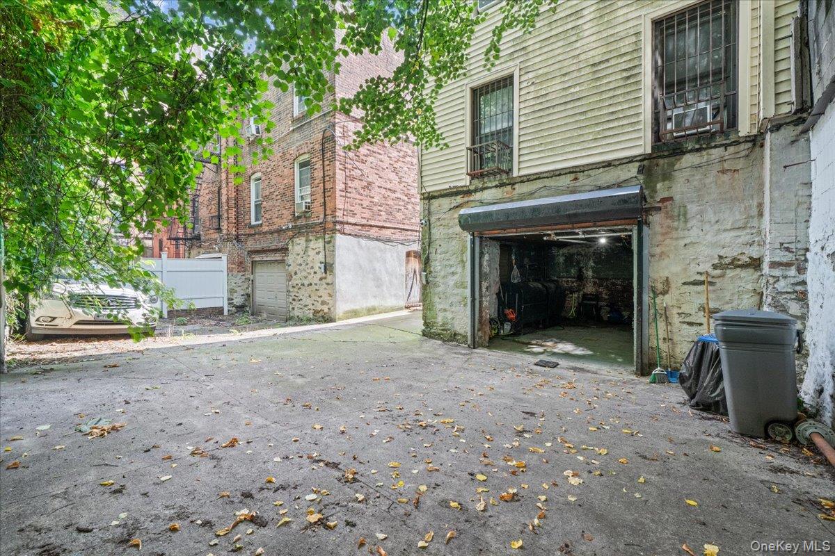 1373 Plimpton Avenue Property Photo 17