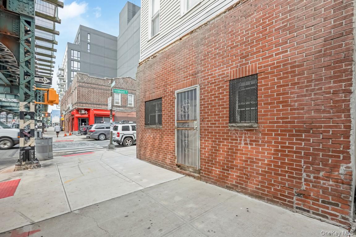 2693 Fulton Street Property Photo 5
