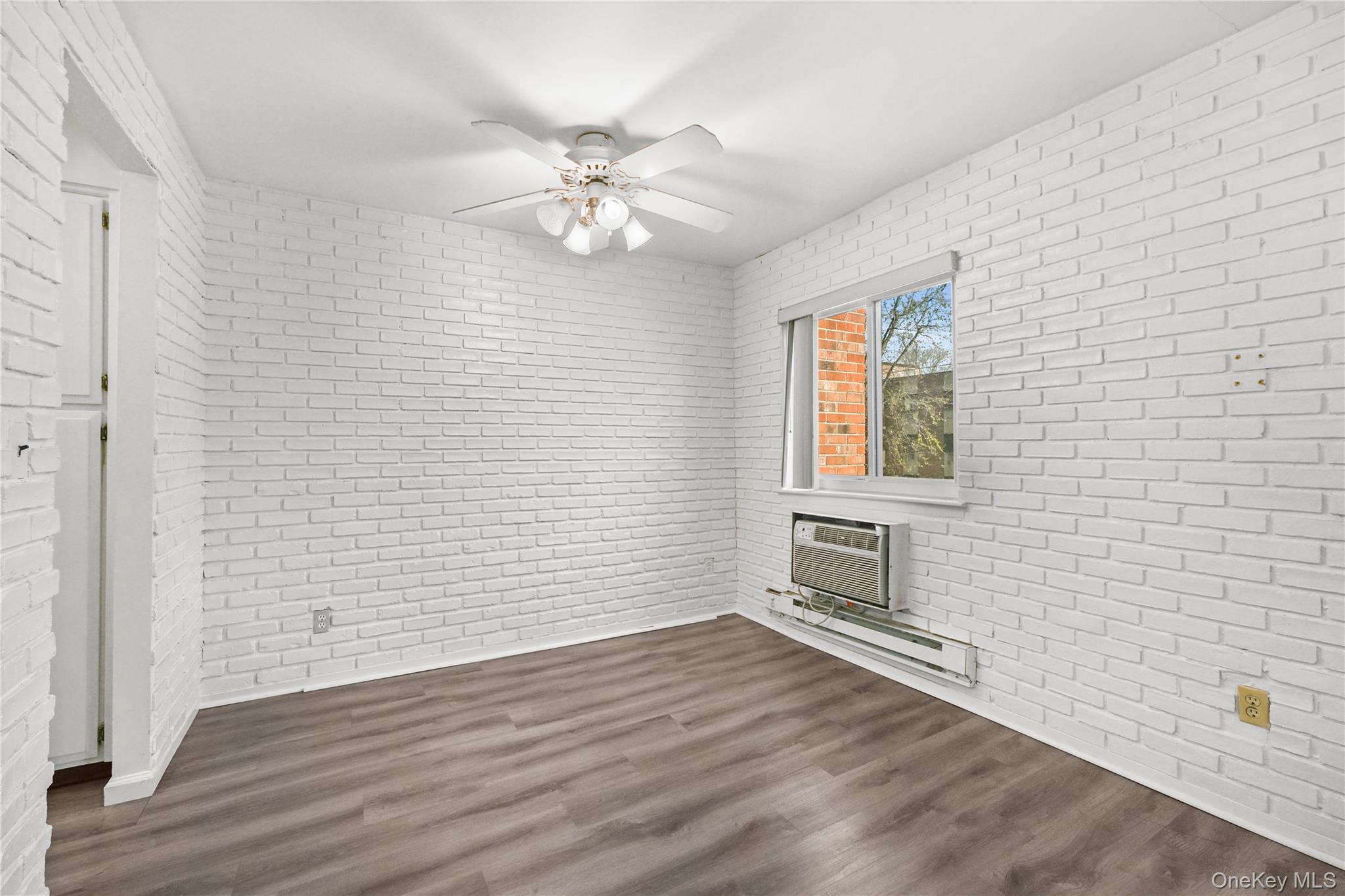 115 Dehaven Drive 302 Property Photo 8