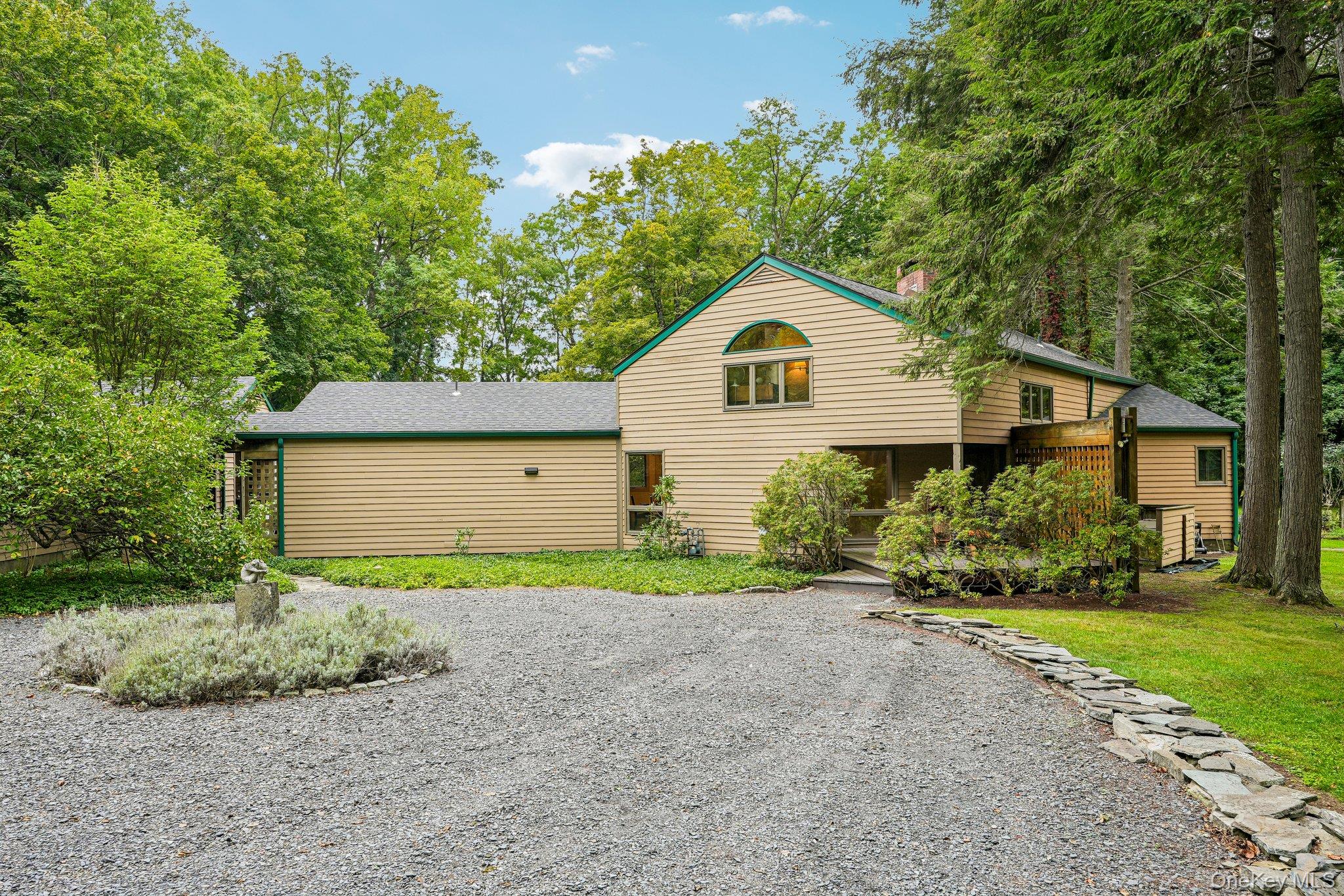 65 Colonial Avenue Property Photo 1