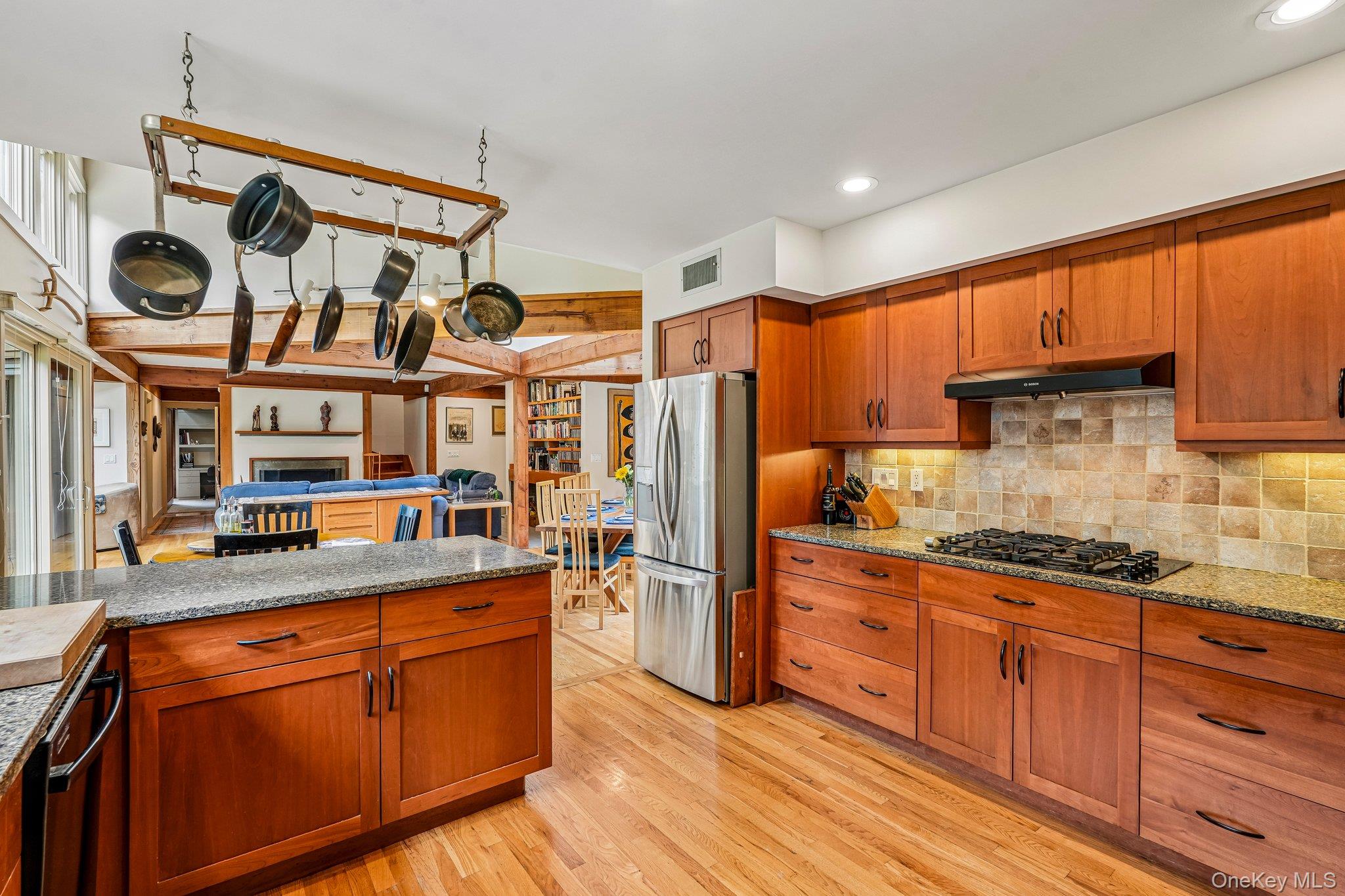 65 Colonial Avenue Property Photo 9