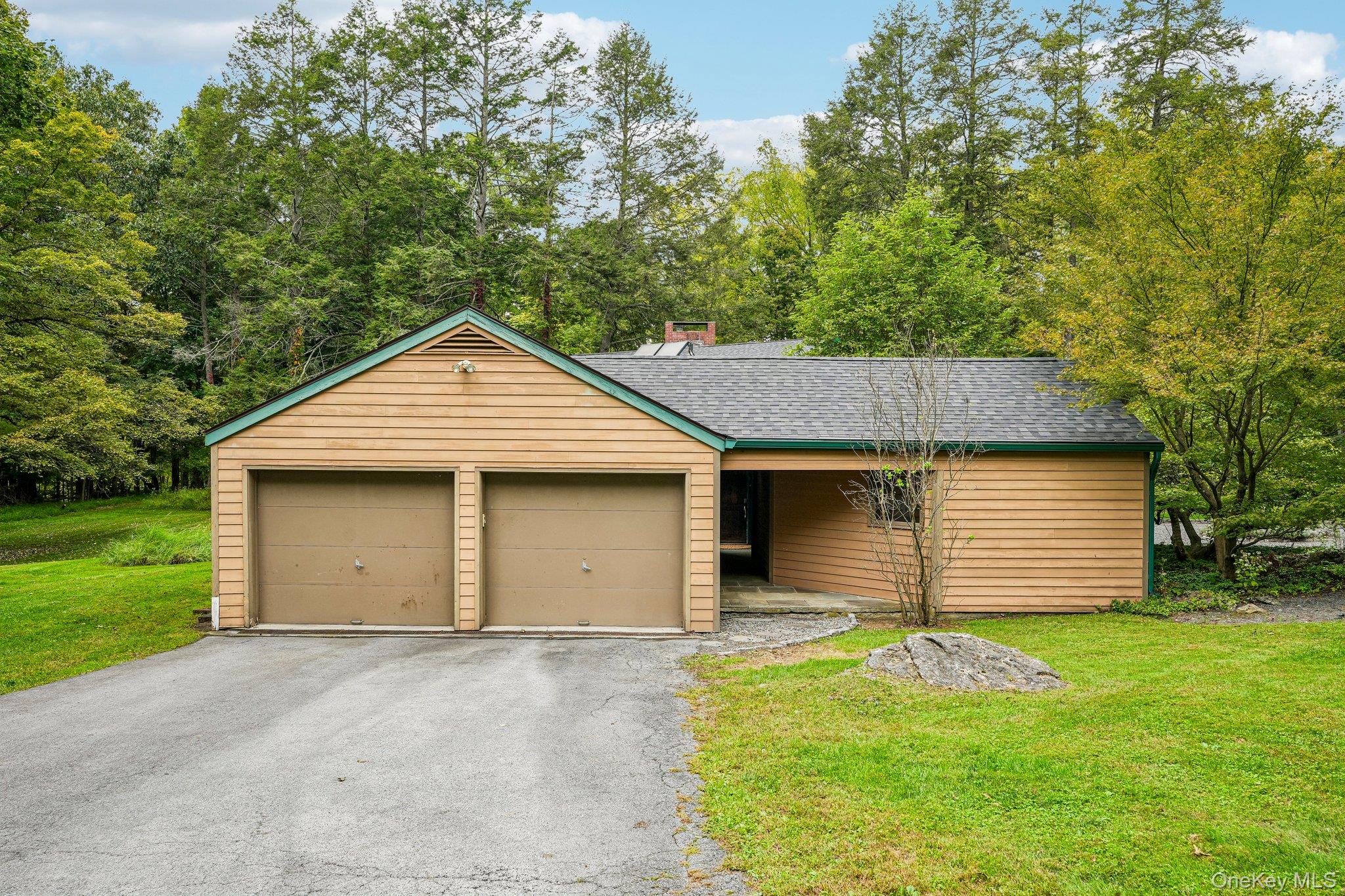 65 Colonial Avenue Property Photo 24