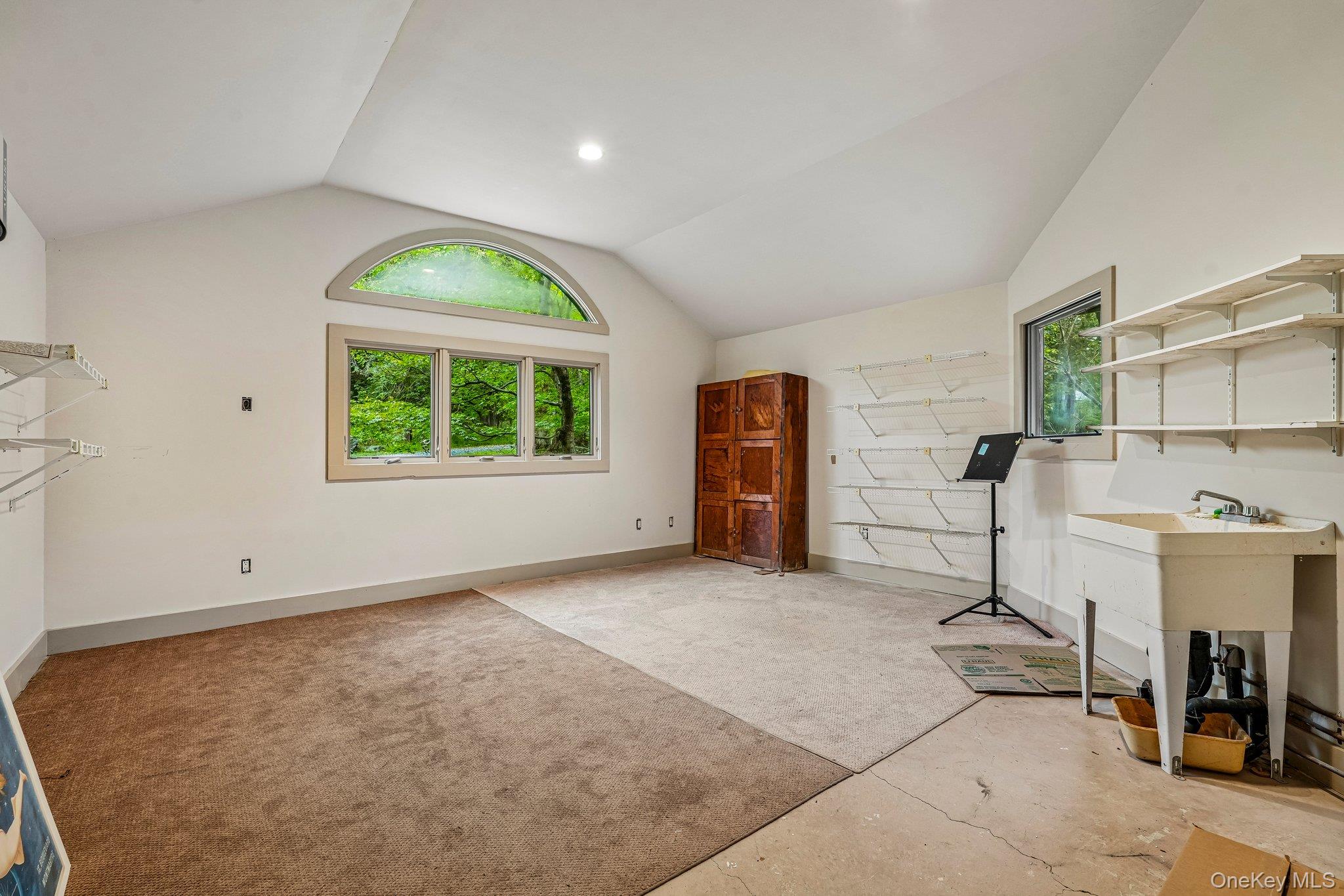 65 Colonial Avenue Property Photo 25