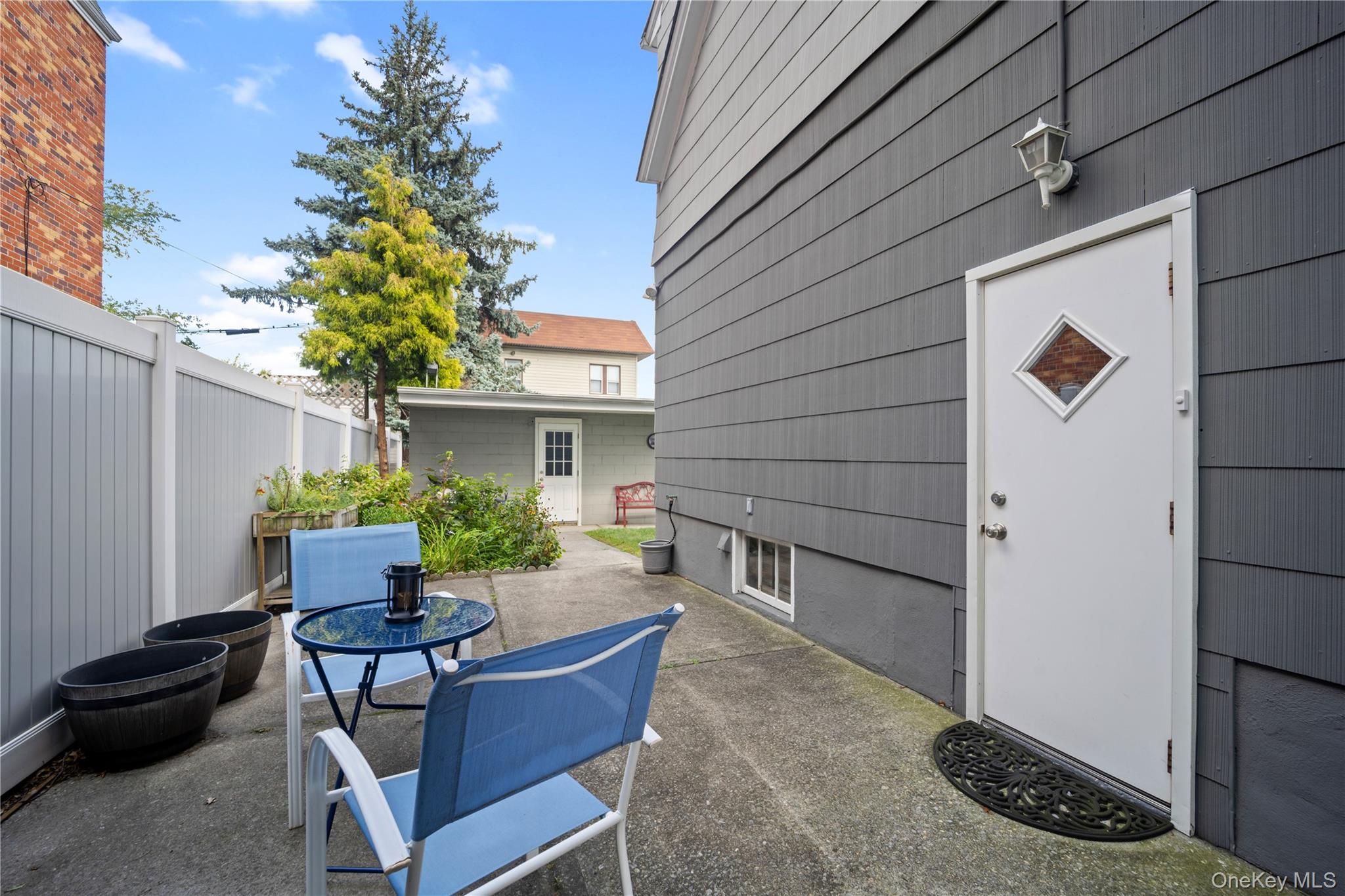 6045 69th Street Property Photo 4