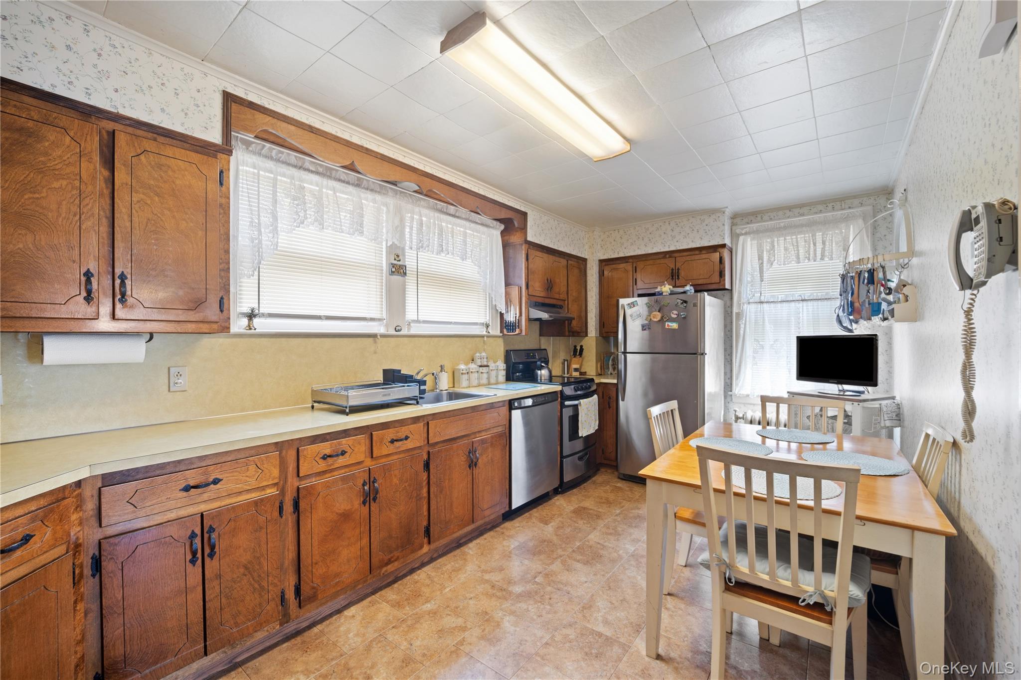 6045 69th Street Property Photo 5