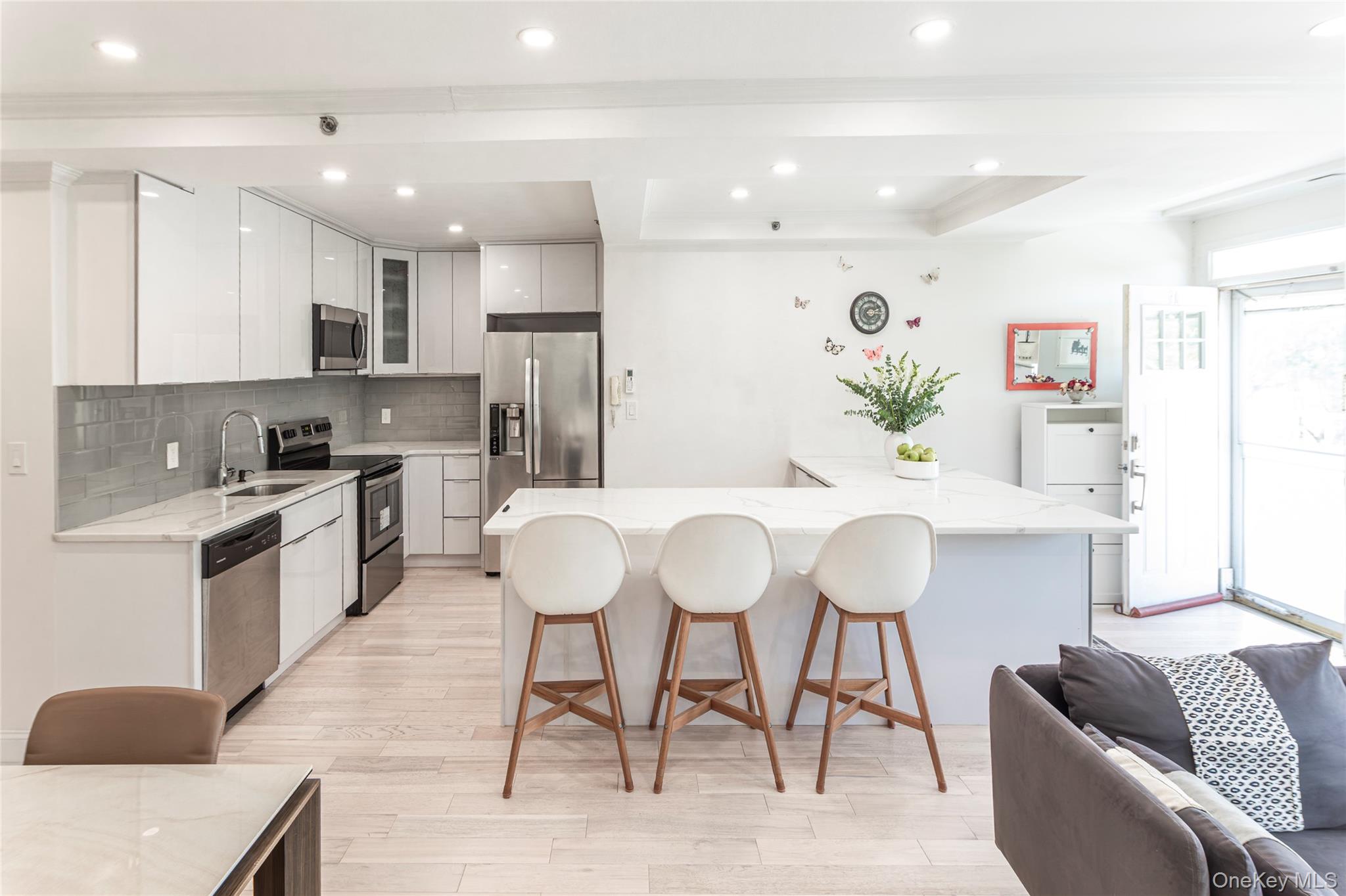 50 Columbus Avenue F10 Property Photo 2