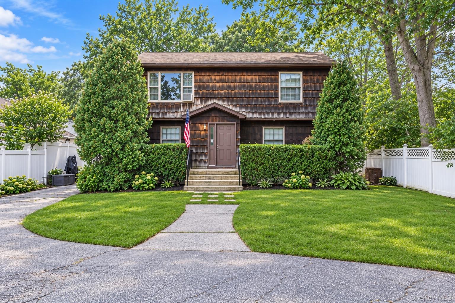 1045 Park Avenue Property Photo 1