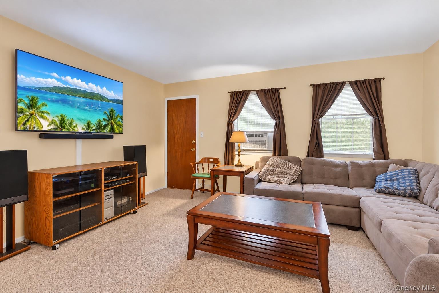 1045 Park Avenue Property Photo 8