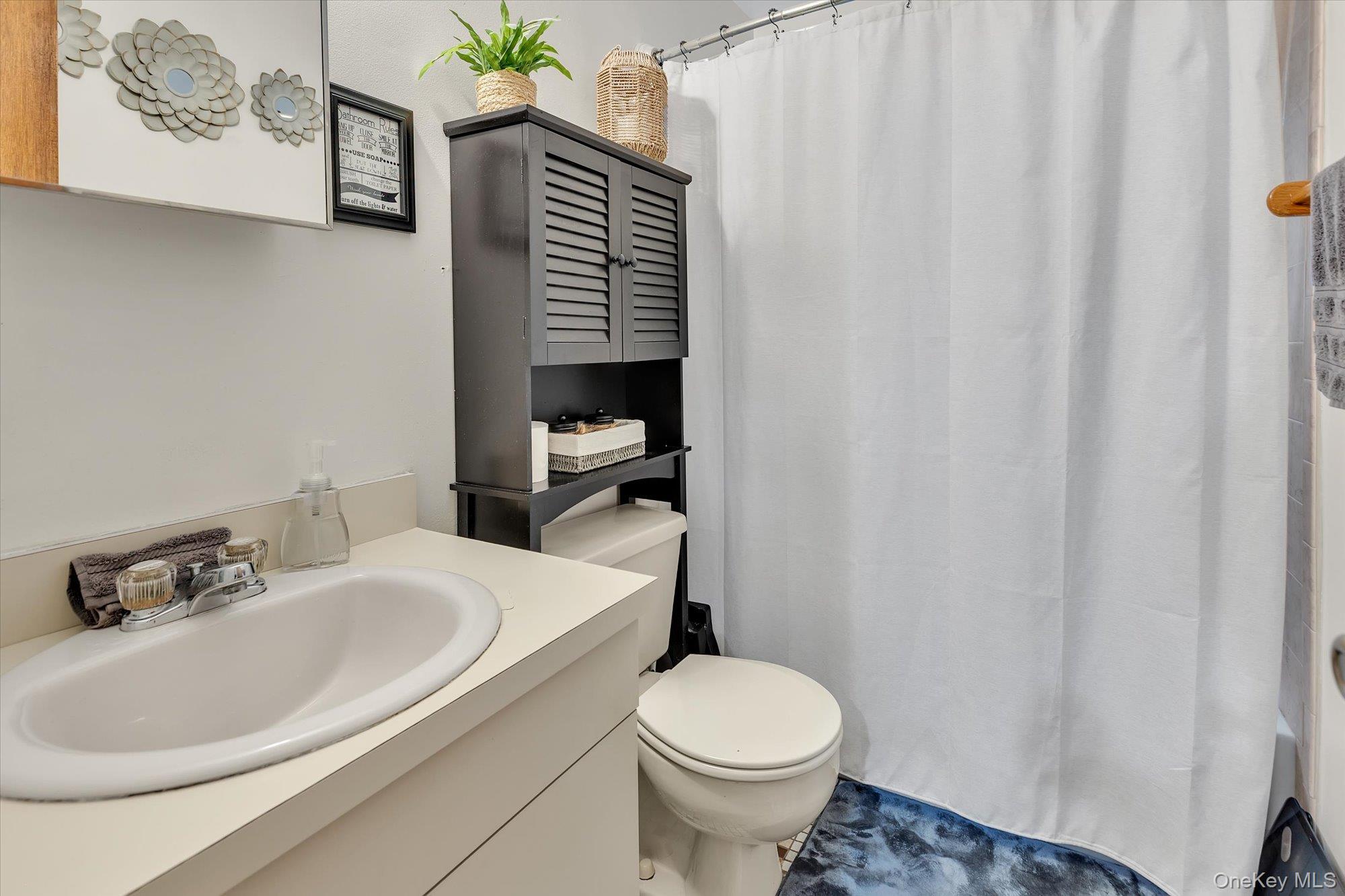 1045 Park Avenue Property Photo 9