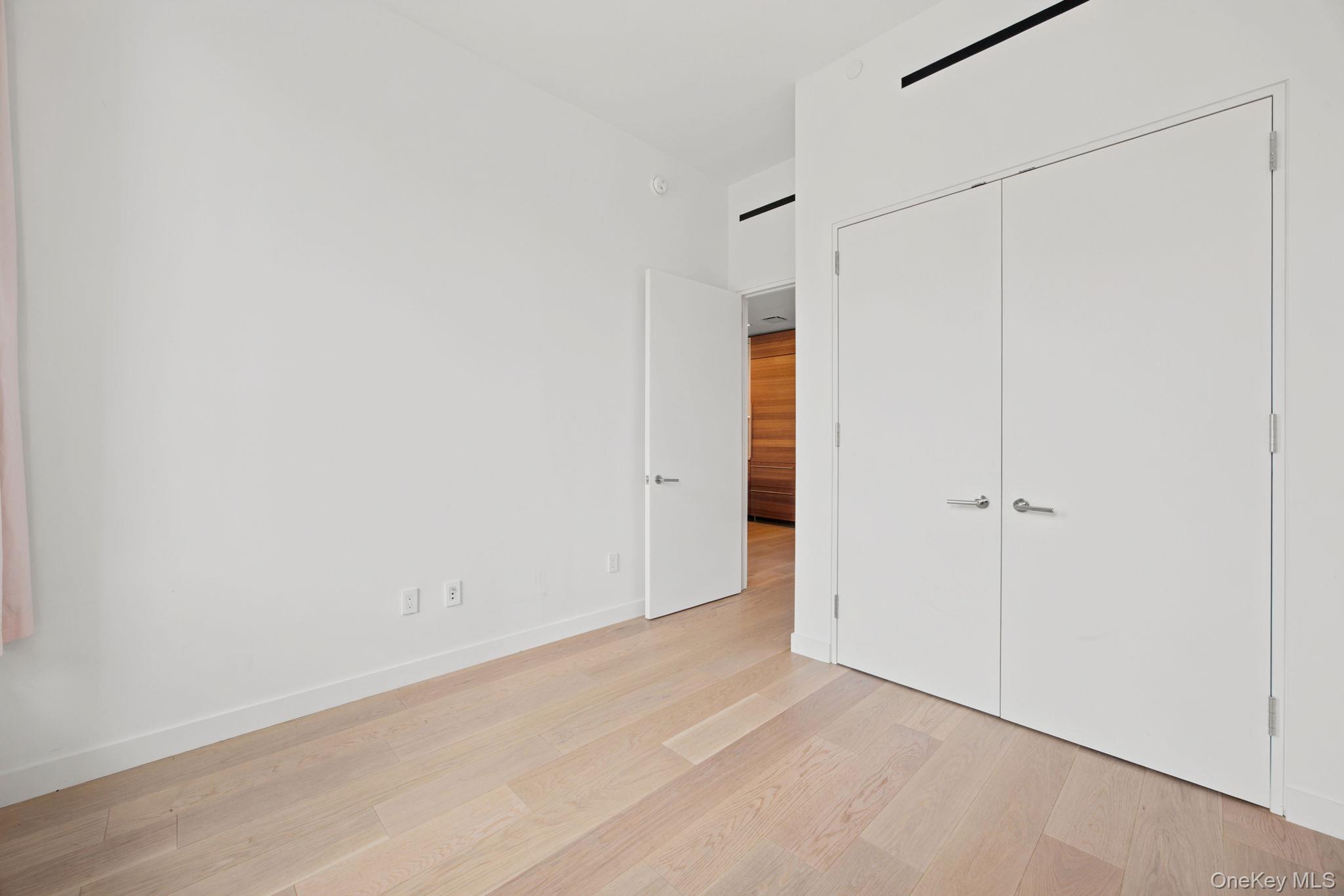 21-21 31st Street 4j Property Photo 9