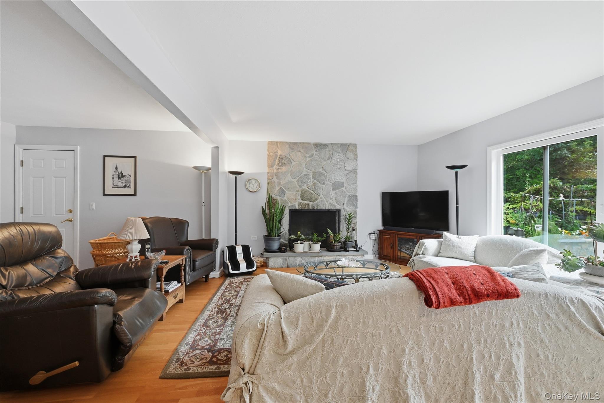 330 Lakeview Street Property Photo 10