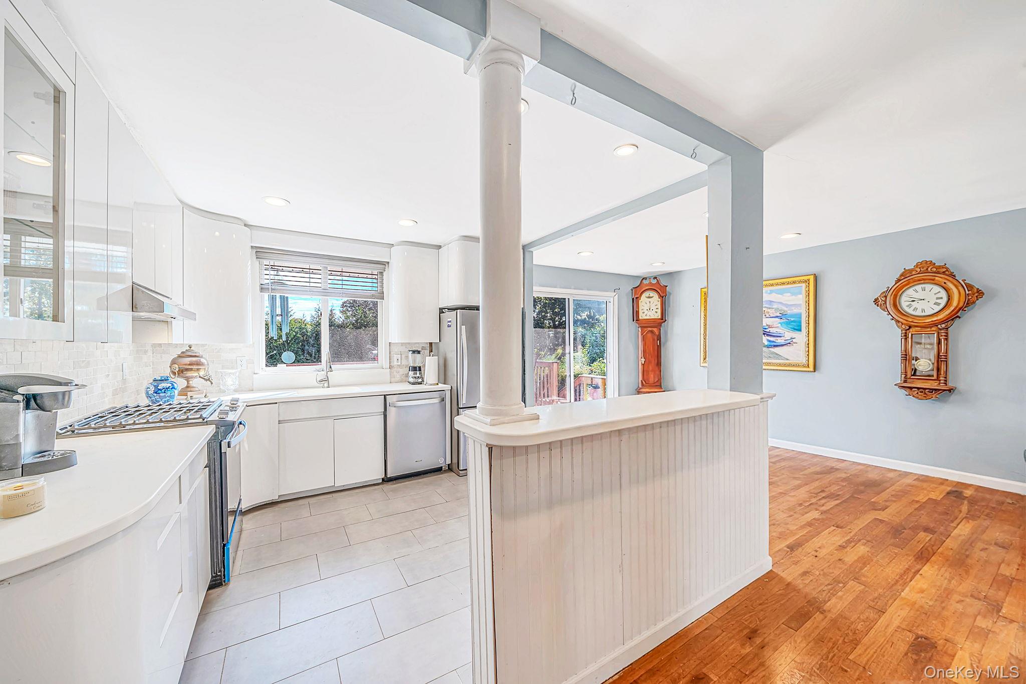 1527 Saint Louis Avenue Property Photo 8