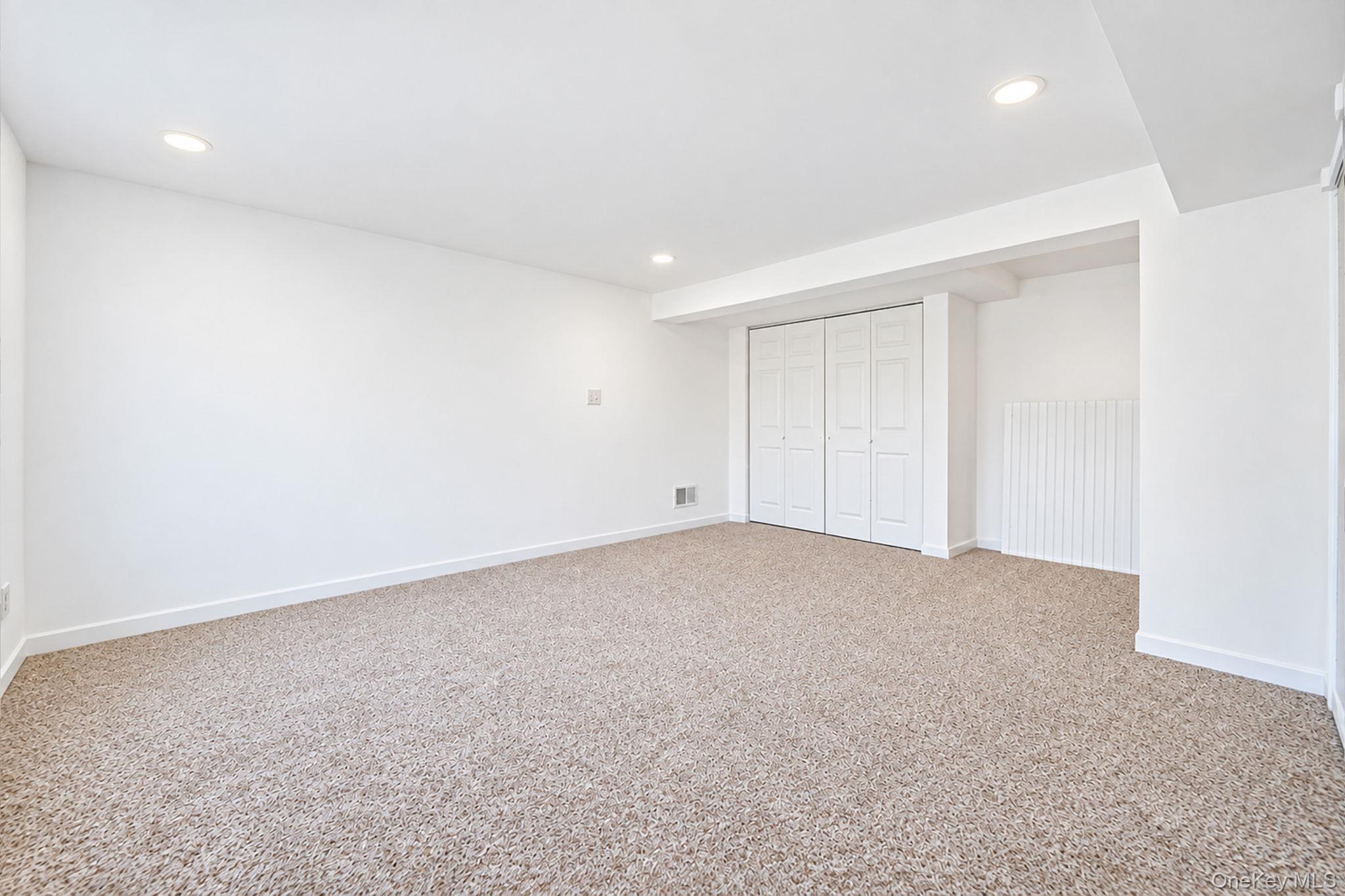 1527 Saint Louis Avenue Property Photo 26