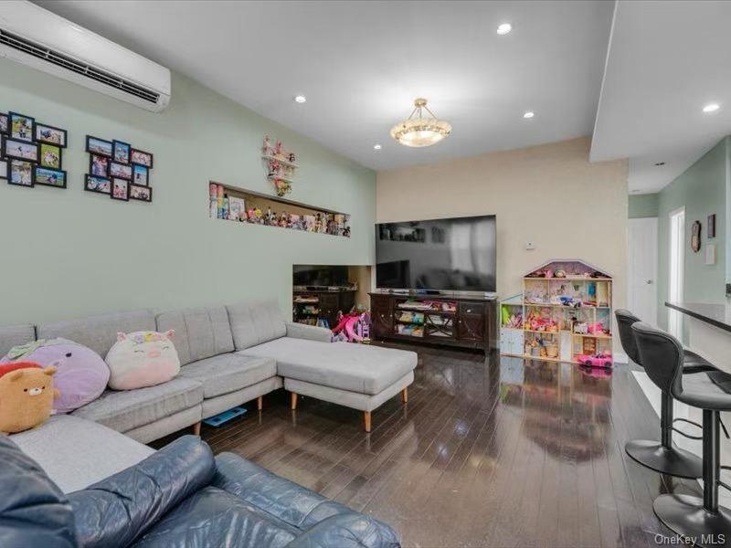 7726 Kneeland Avenue Property Photo 6