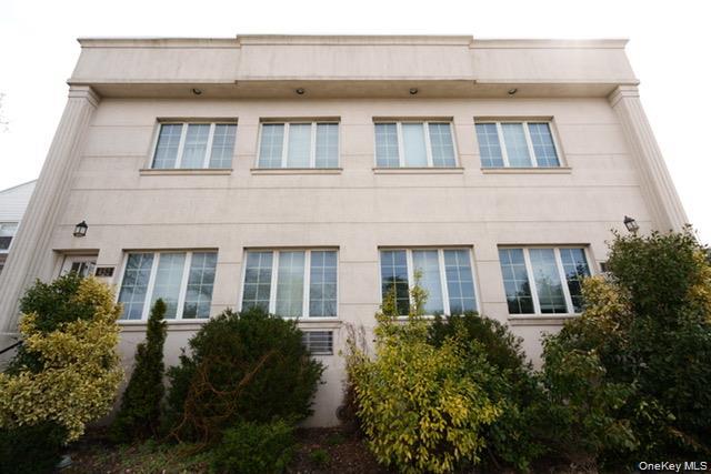 452 E Park Avenue 7 Property Photo 1