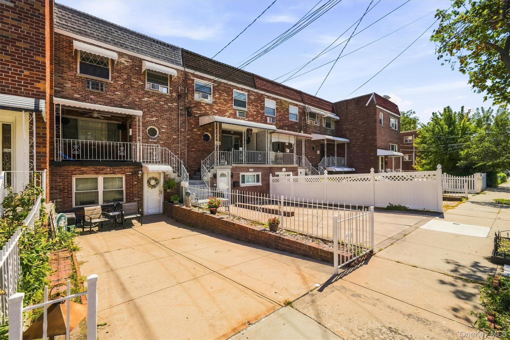 1018 Throggmorton Avenue Property Photo 1