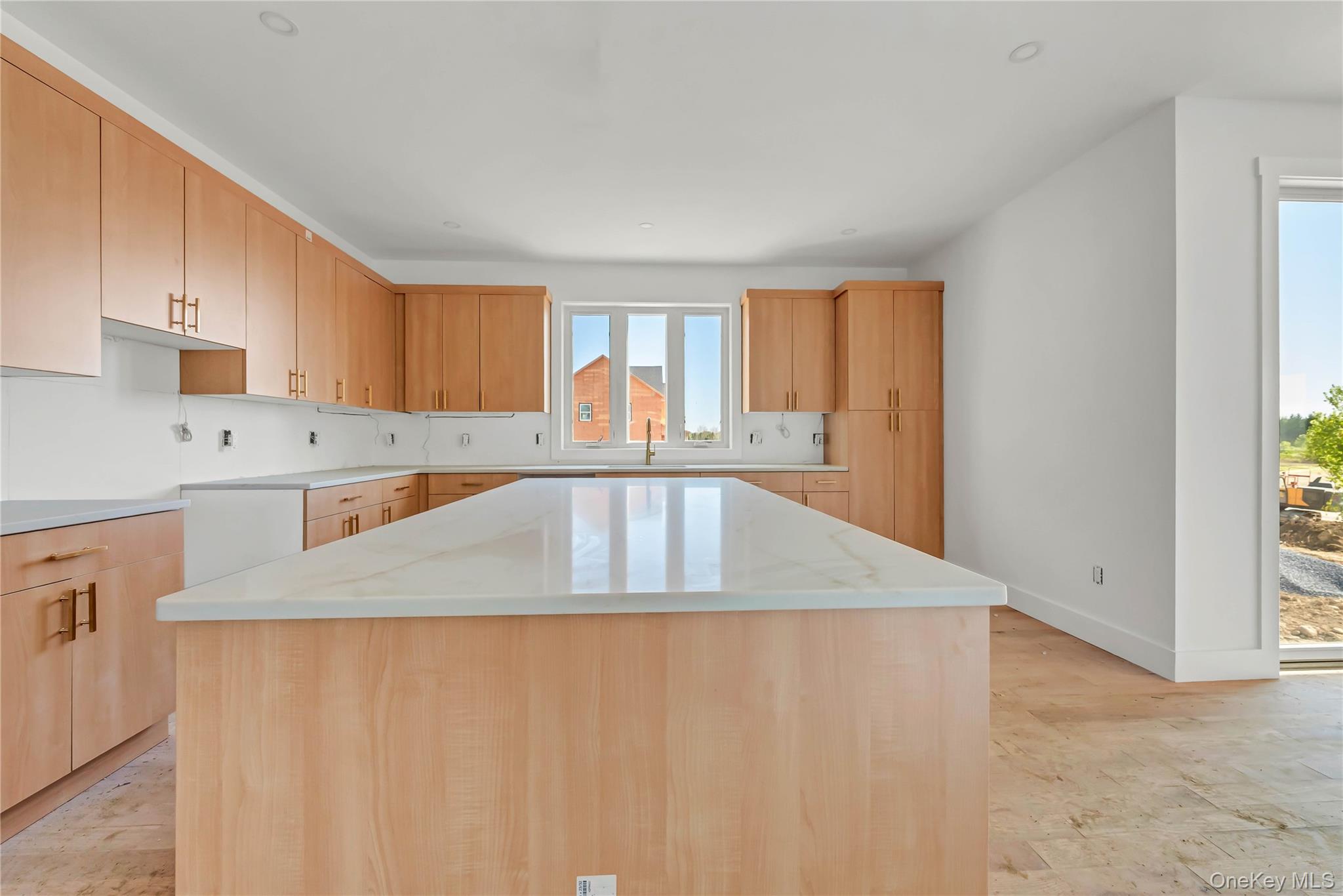 20 Nesheiwat Drive Property Photo 4