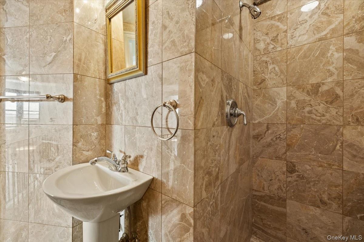 65 Park Terrace East C86 Property Photo 27