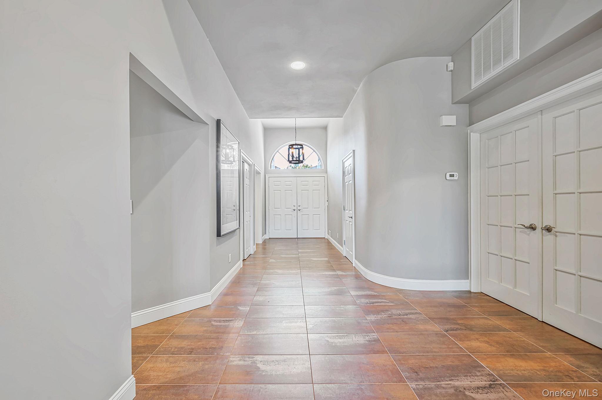 6 Hamlet Drive Property Photo 5