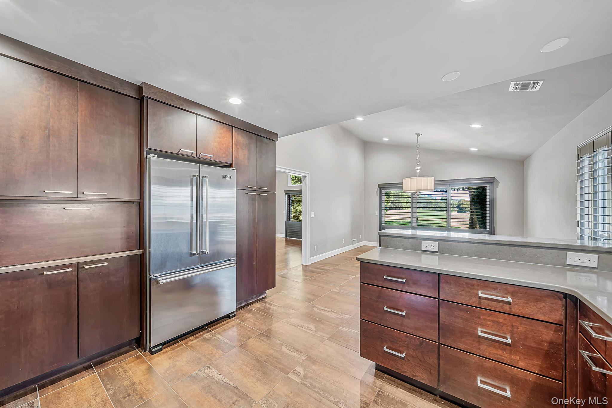 6 Hamlet Drive Property Photo 10