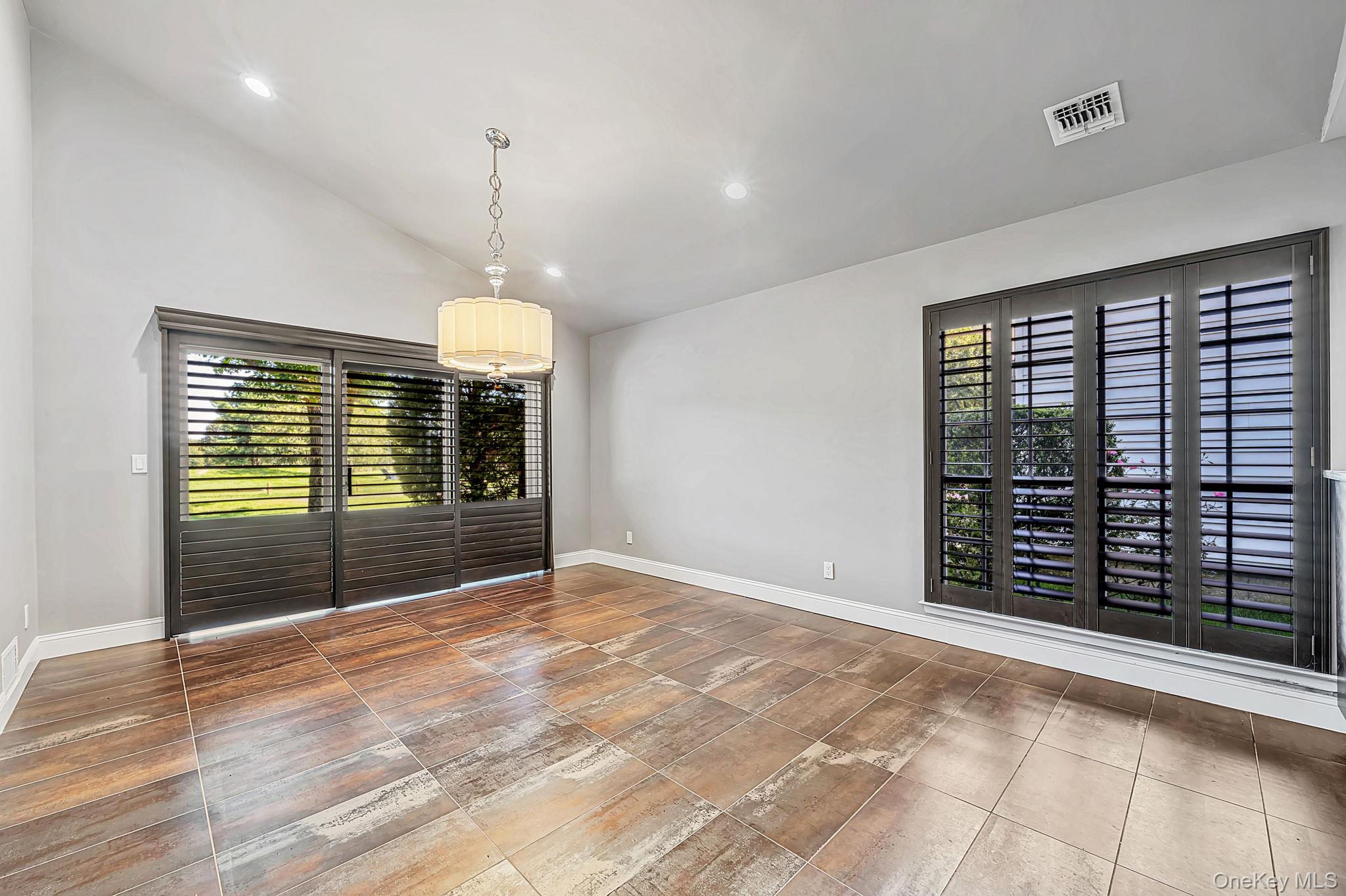 6 Hamlet Drive Property Photo 11