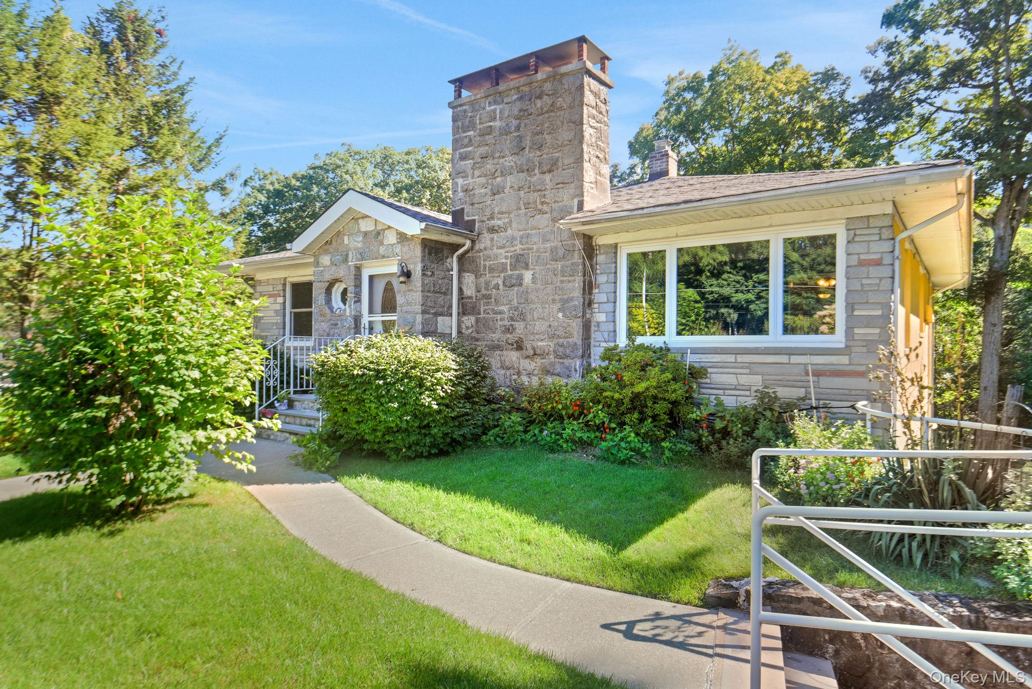6 Arbutus Street Property Photo 2