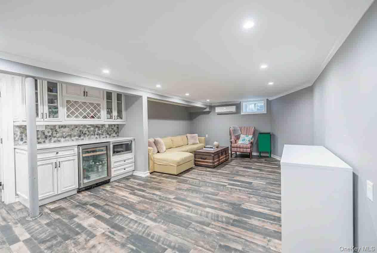 2 Ike Place Property Photo 5