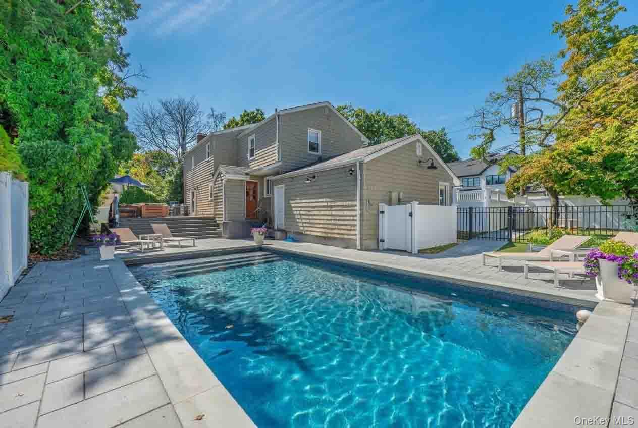 2 Ike Place Property Photo 6