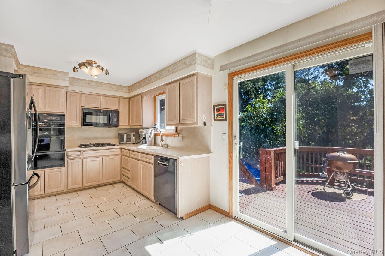 16 Wendy Lane Property Photo 8