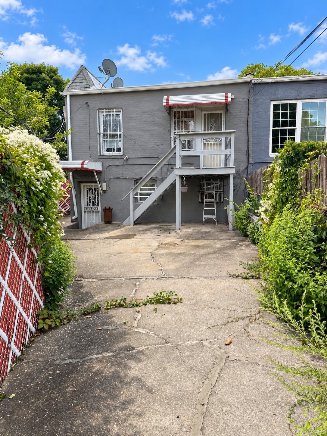 191 Mcdonald Avenue Property Photo 3