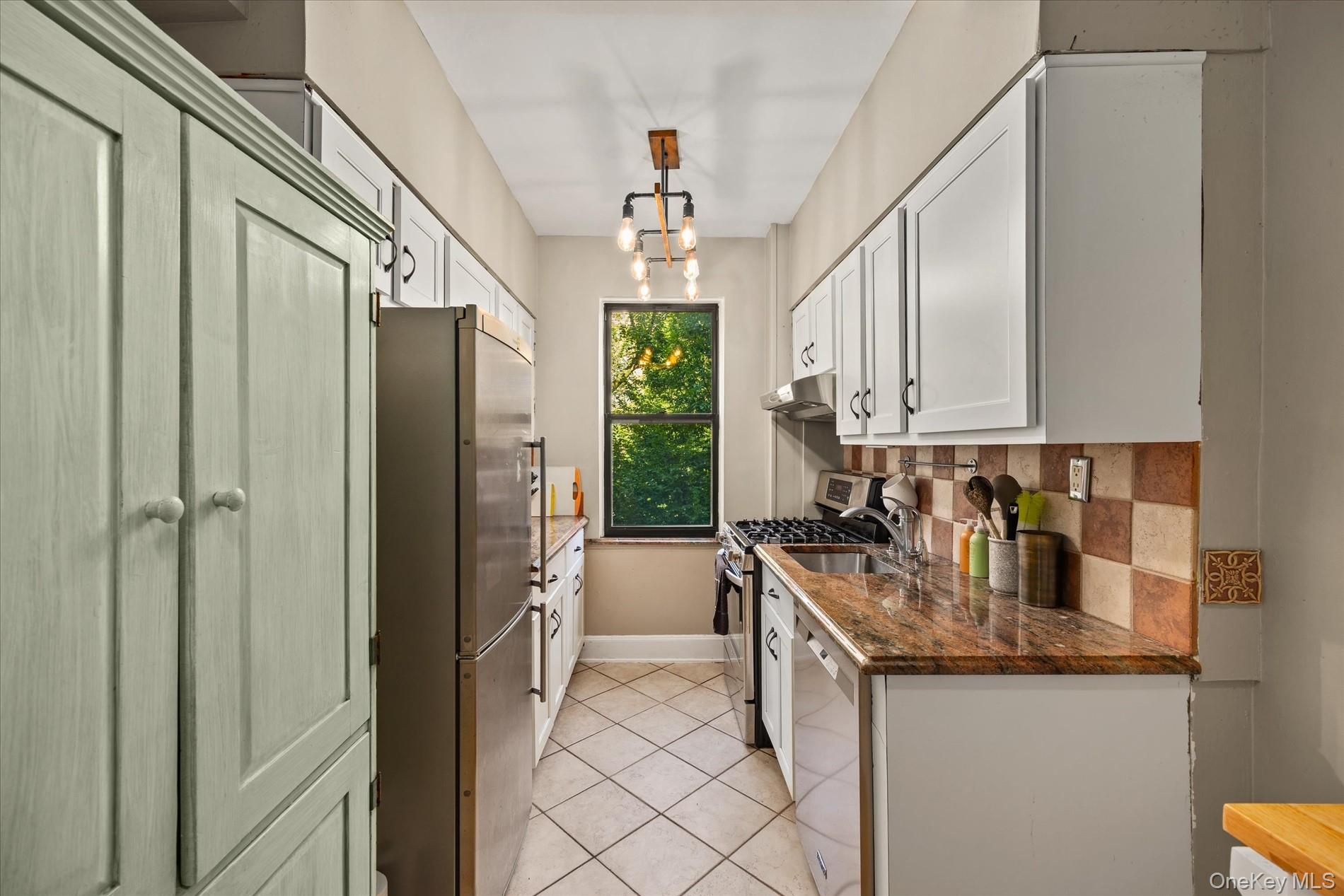 65 Park Terrace East C48 Property Photo 6