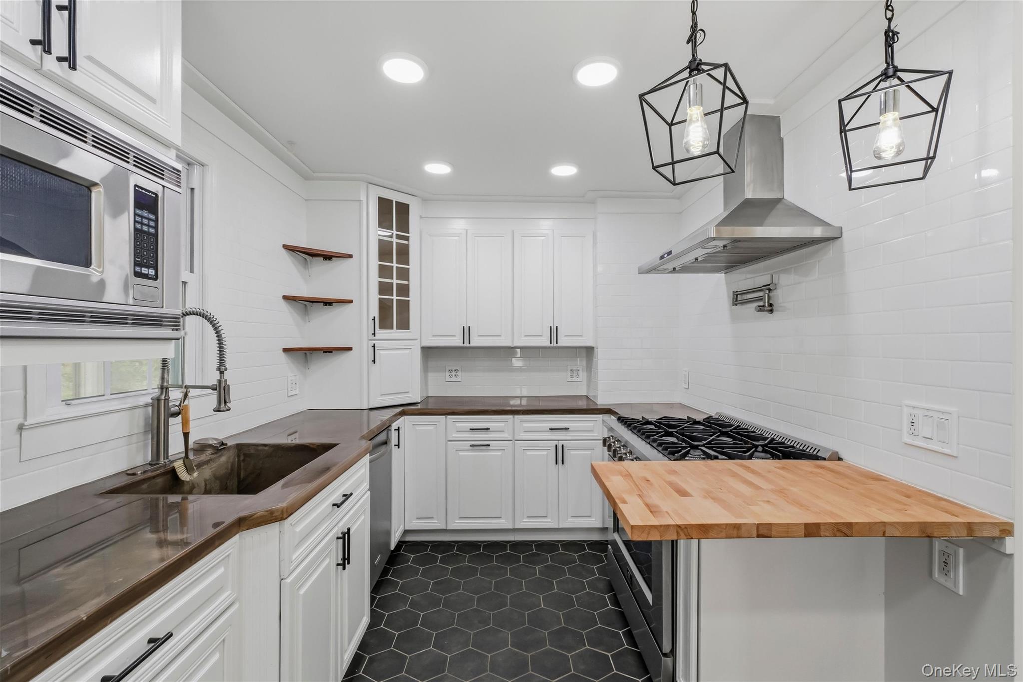 3 Kinderhook Drive Property Photo 10
