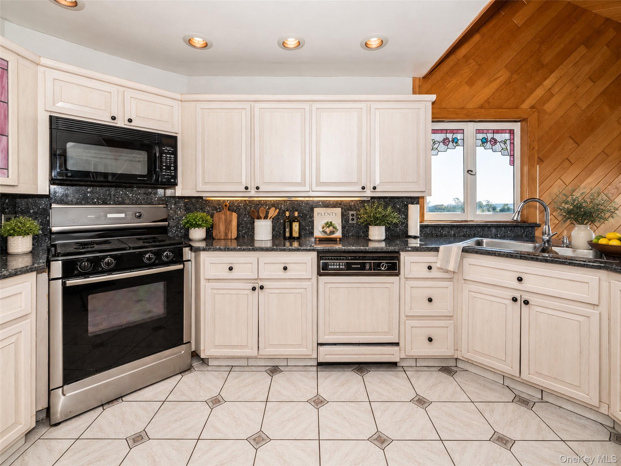 73 Kensington Oval Property Photo 8