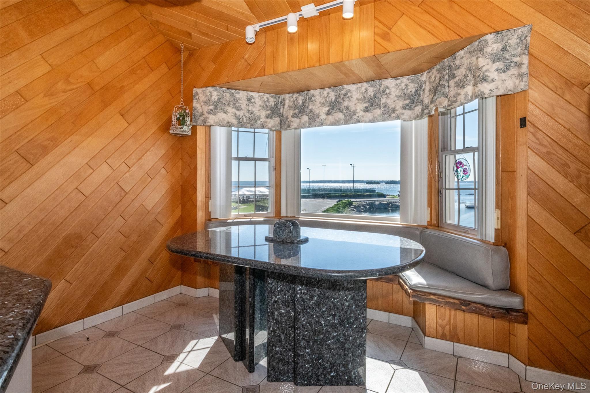 73 Kensington Oval Property Photo 10
