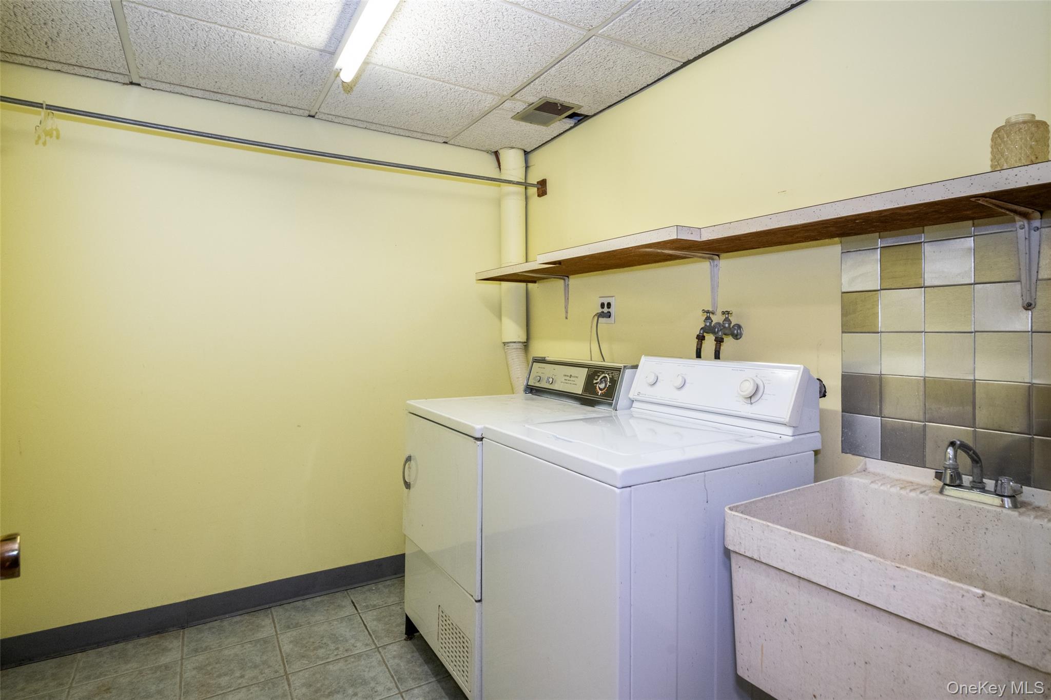 73 Kensington Oval Property Photo 32