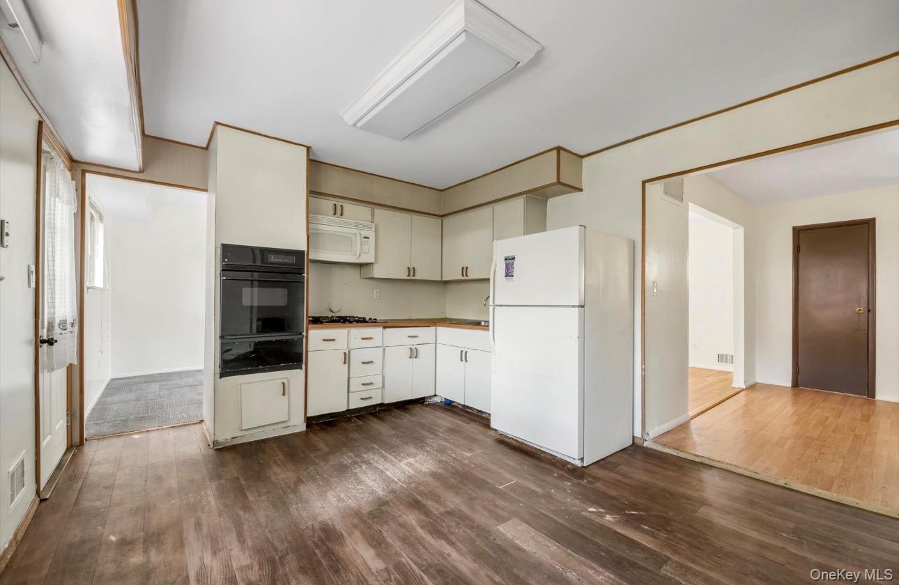 136 Broadway Property Photo 4