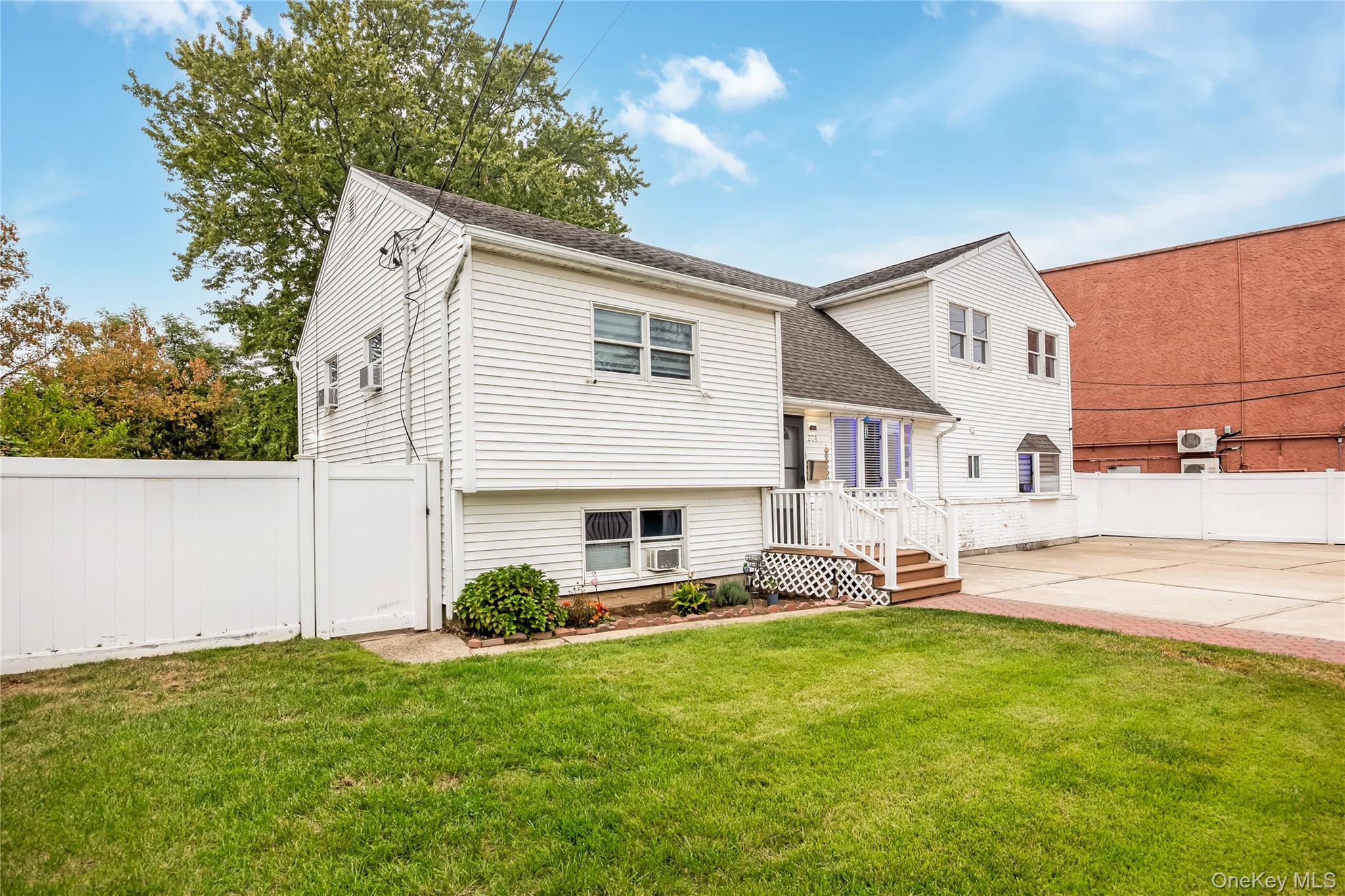 204 Bayside Avenue Property Photo 2