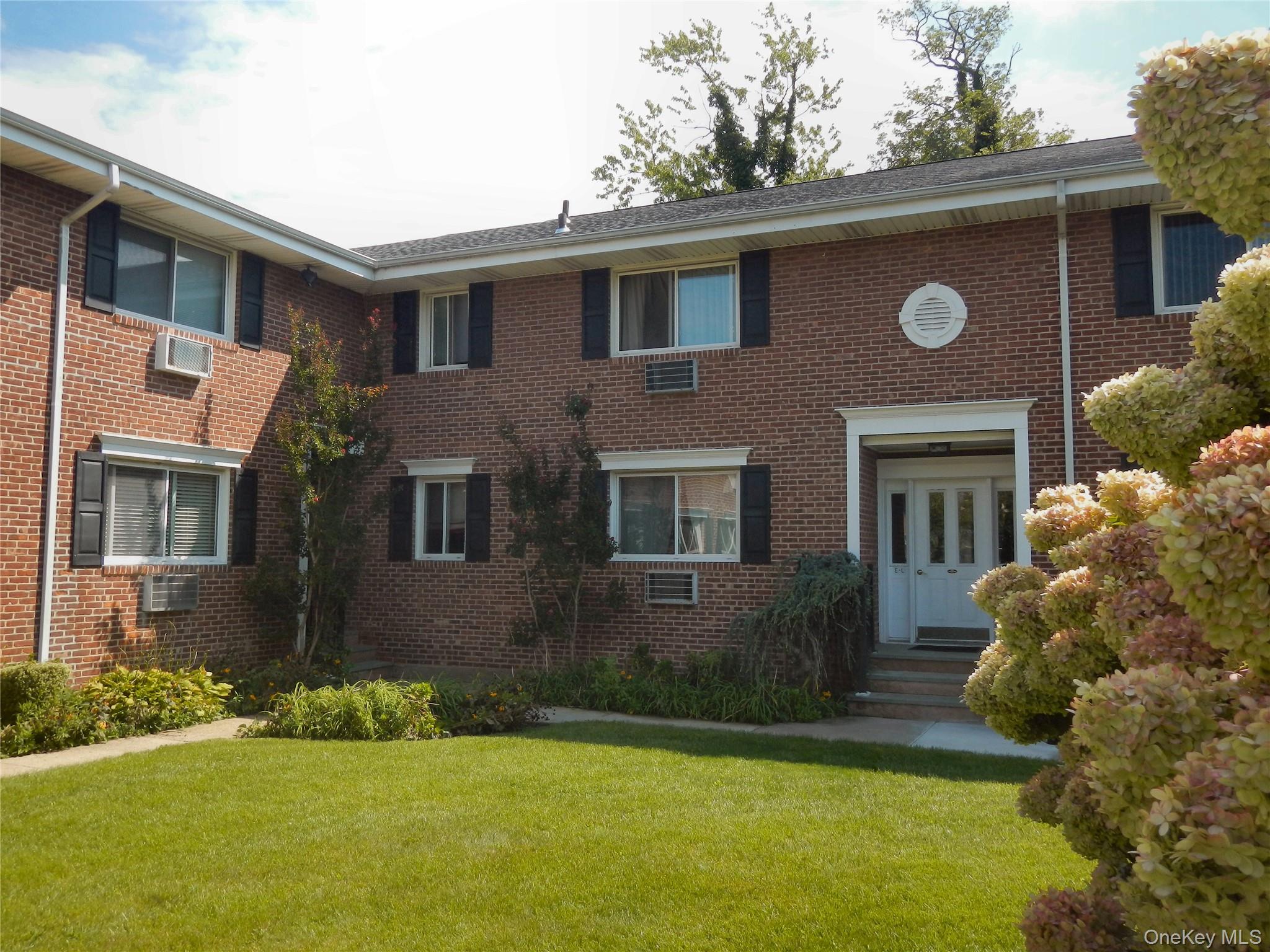 200 Merrick Road H Property Photo 1