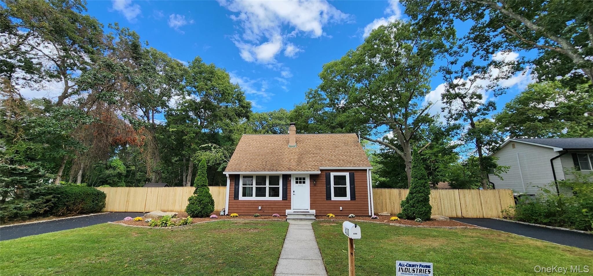 430 Boxwood Drive Property Photo 3