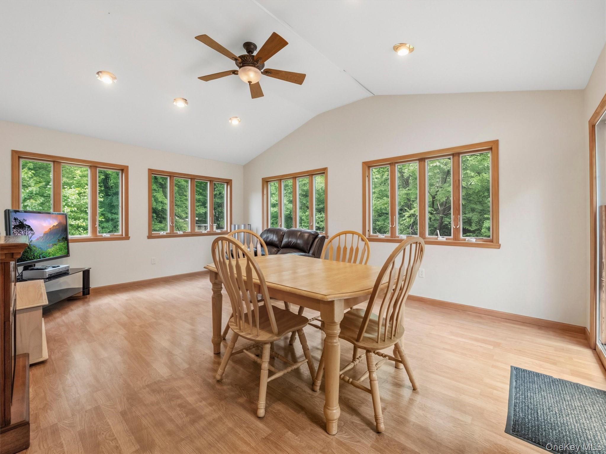 14 Karl Court Property Photo 15