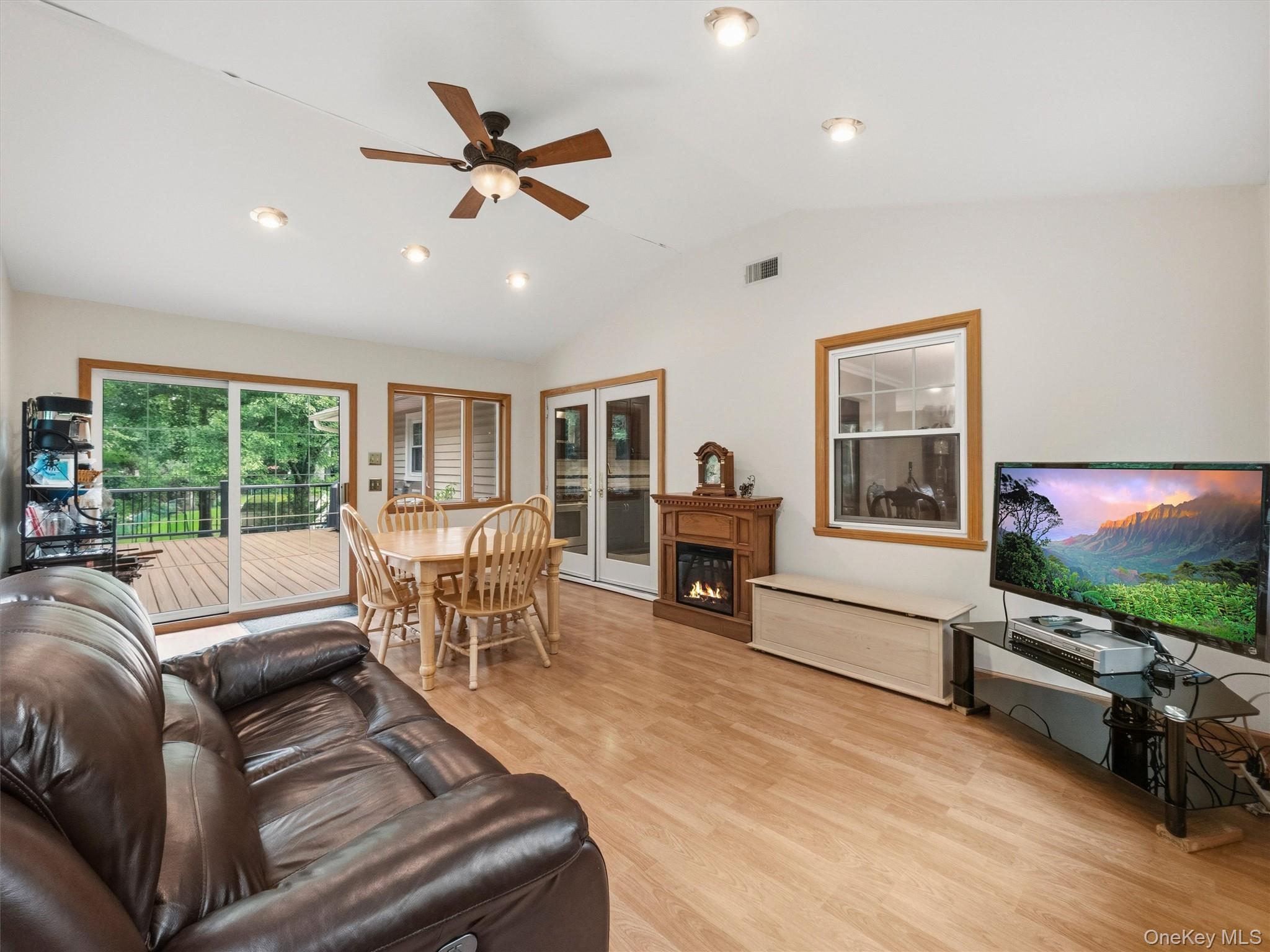 14 Karl Court Property Photo 16