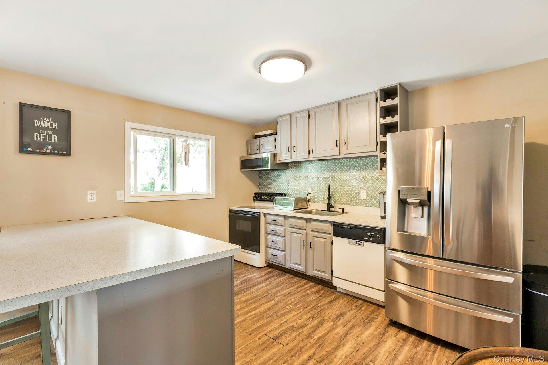 941 Montauk Avenue Property Photo 8